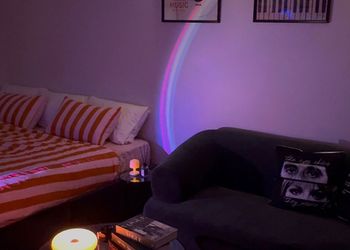 استديو بسرير ماستر وجلسة جانبية 