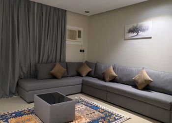 شقة بأثاث مريح وبسيط 