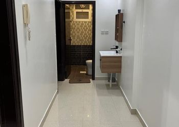 شقة بصالة أنيقة ودخول ذاتي 