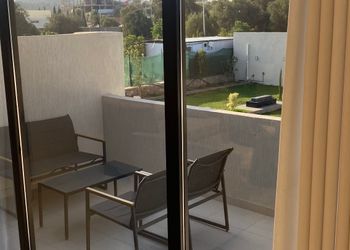شقة بغرفتين نوم وصالة 