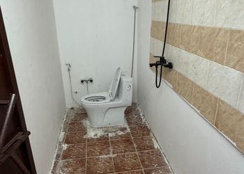 استراحة بمجلس وفناء خارجي