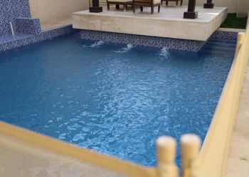 شاليه بمسطح اخضر وجلسة خارجية 