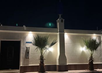 شاليه بمسبح خارجي وجلسة خارجية