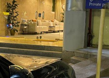 شقة بصالة مريحة وغرفتين نوم 