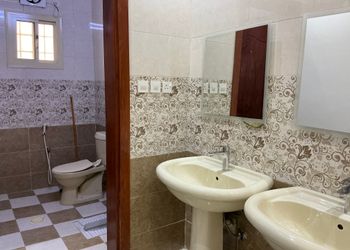 شقة بغرفتين نوم وصالة