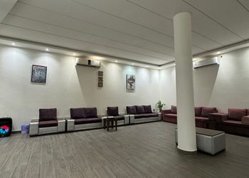 شاليه بمسطح اخضر وألعاب رمليه