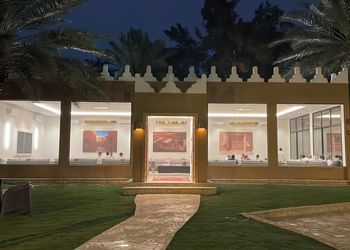 مزرعة بمناظر خلابة وجلسة خارجية 