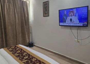 غرفة نوم بسرير ماستر