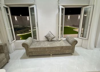شاليه بمسطح اخضر ومسبحين