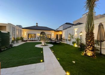 استراحة بمسطح اخضر وجلسة