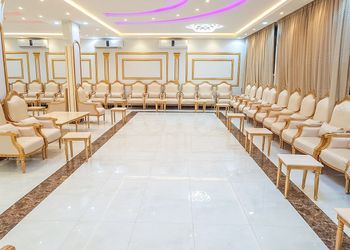 شاليه بمسطح اخضر ومجلس للمناسبات