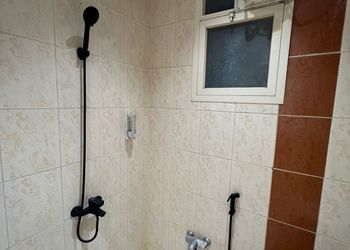 شقة بغرفة معيشة وغرفة نوم 