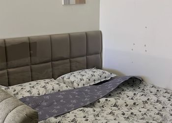 استديو بسرير ماستر وجلسة جانبية