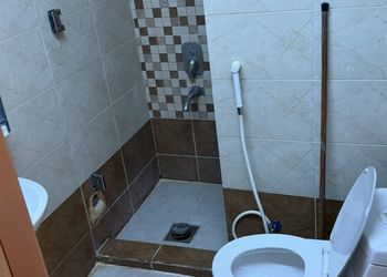 استديو بأثاث مريح وبسيط 
