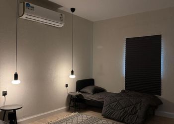 شالية بغرفة معيشة وغرفتين نوم 