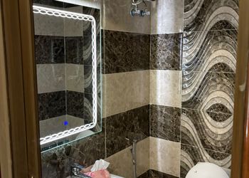 شقة بصالة جلوس وغرفتين نوم 