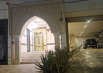 شقة بغرفتين نوم وصالة 
