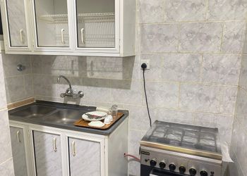استديو بسرير ماستر وأثاث مريح 