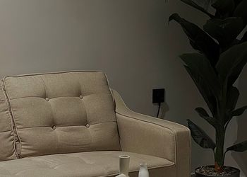 استديو بسرير ماستر وجلسة جانبية 