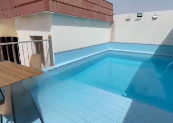 استراحة بمسبح بألعاب مائيه 