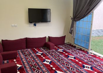 شاليه بمسبح خارجي وجلسة خارجية