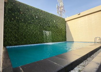 شاليه بملعب كرة طائرة 