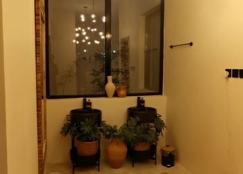 استراحة بمجلس واسع ومسطح اخضر