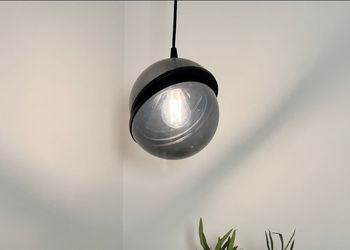 شقة بتصميم أنيق وغرفة نوم مريحة
