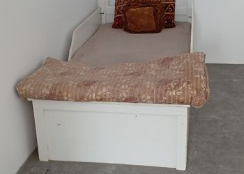استراحة بمجلس وفناء خارجي