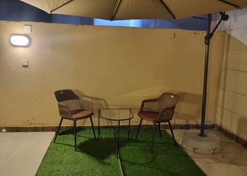 شقة بغرفة معيشة وغرفة نوم 
