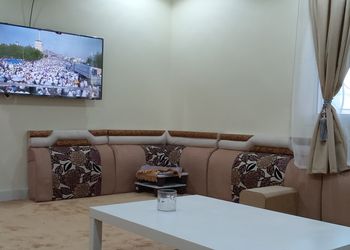 استراحة بمسطح اخضروجلسة خارجية 