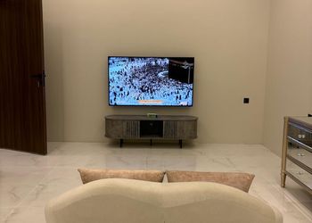 استديو بسرير ماستر وجلسة مريحة 