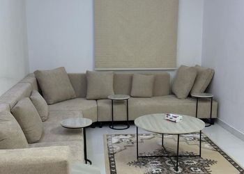 شقة بصالة ومجلس وغرفتين نوم