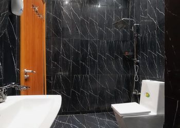 استديو بأثاث مريح وبسيط 