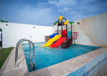 شاليه بألعاب مائية ومسبح
