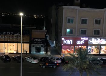 شقة بغرفة معيشة وغرفة نوم 