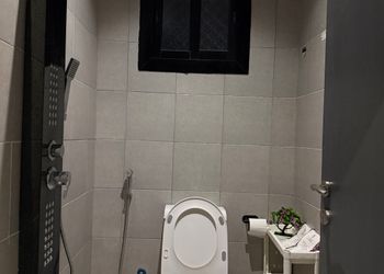 استديو بأثاث مريح وبسيط 
