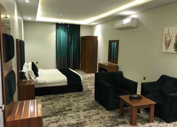 غرفة بأجواء دافئة ومريحة 