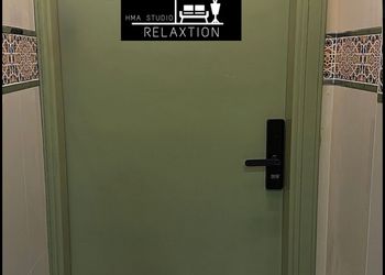 استديو هادئ بسرير ماستر