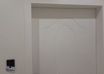 شقة بصالة أنيقة ودخول ذاتي