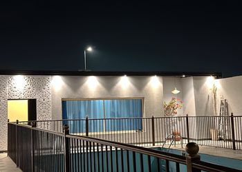 شاليه بمسطح اخضر ومسبح