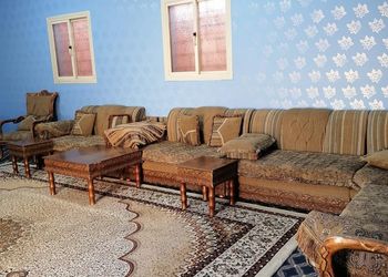 استراحة بمجلس وفناء خارجي 