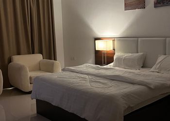 استراحة بمسبح خارجي وألعاب اطفال