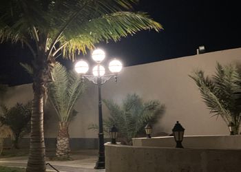 استراحة بمسطح اخضر و مسبح خارجي