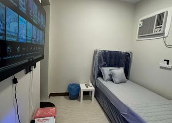 استديو بأثاث مريح وبسيط 