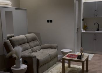 استديو بسرير ماستر وجلسة جانبية