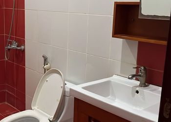 استديو بأثاث مريح وبسيط 