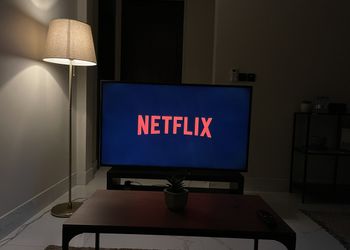 استديو بأثاث مريح وبسيط 