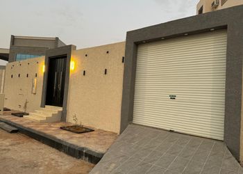 شاليه بمسطح اخضر ومجلس