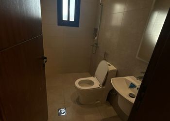 استديو بأثاث مريح وبسيط 